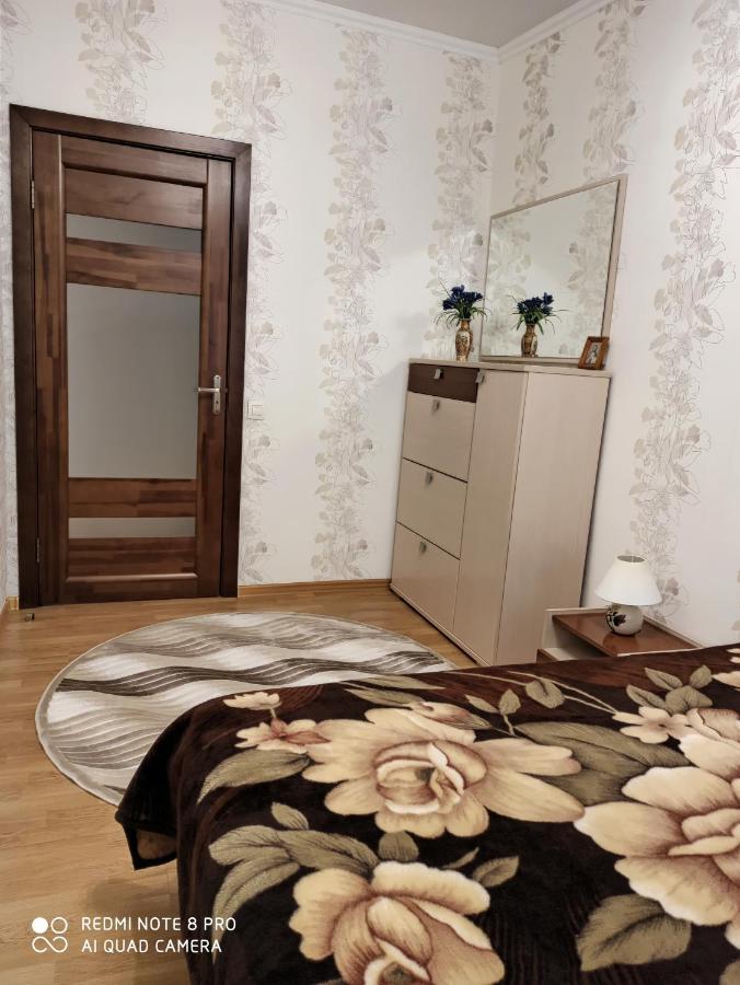 Apartment On Krainego Str 27 Slonim Bagian luar foto